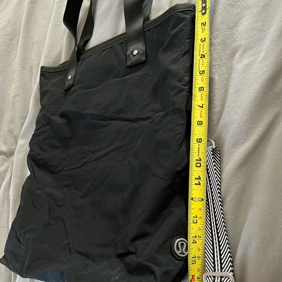 COPY - Lululemon black nylon bag with inserts - Picture 3 of 6